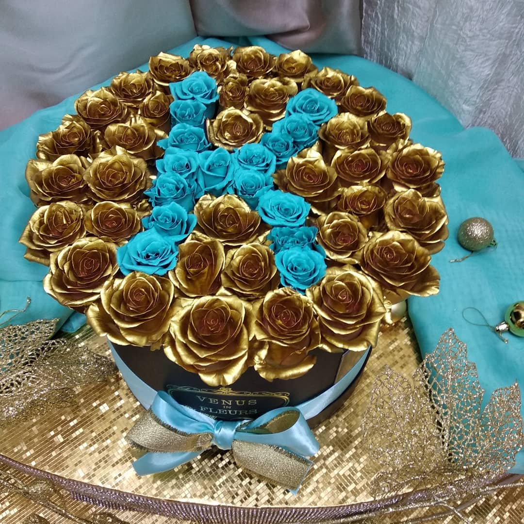 Золотые розы с буквой от 51 шт.