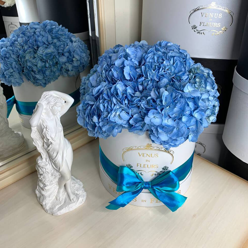 Голубые гортензии в коробке от 3 шт.