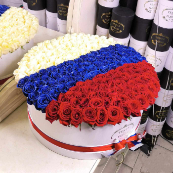Флаг России из роз - 201 шт.