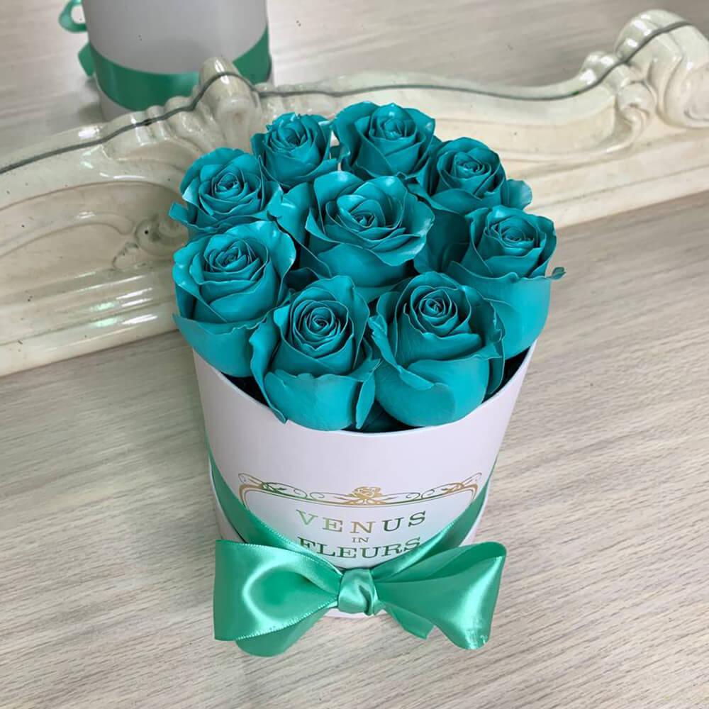 9 бирюзовых роз в коробке