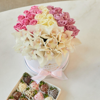 Розы с орхидеями в коробке от 29 шт.