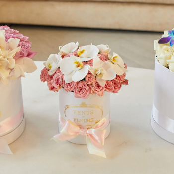 Кустовые розы с орхидеей от 19 шт.