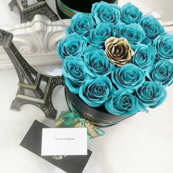 Бирюзовые розы в коробке - 19 шт.