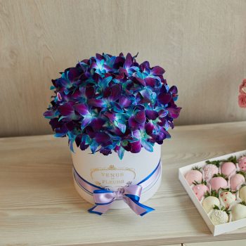 Синие орхидеи в коробке от 29 шт.