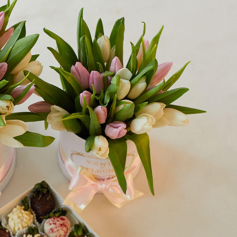 29 нежных тюльпанов в коробке