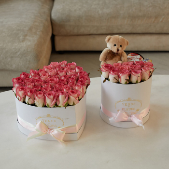 Подарочный набор с розовыми розами - 67 шт.