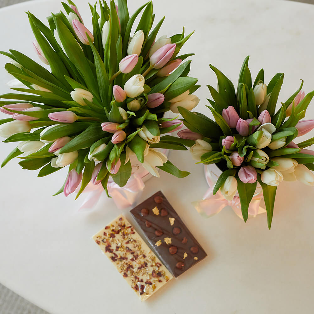 Подарочный набор с тюльпанами - 77 шт.