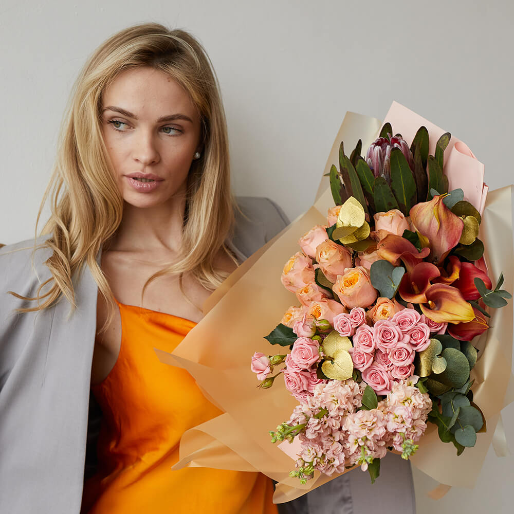 Микс экзотических цветов в букете - 33 шт.