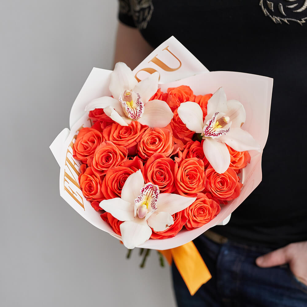 Коралловые розы с орхидеей - 21 шт.
