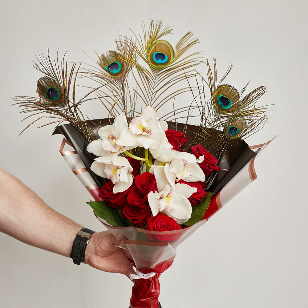 Розы с орхидеями - 15 шт.