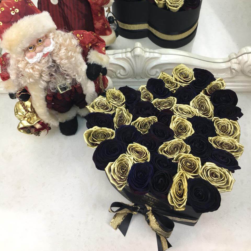 Черно-золотые розы в сердце от 41 шт.