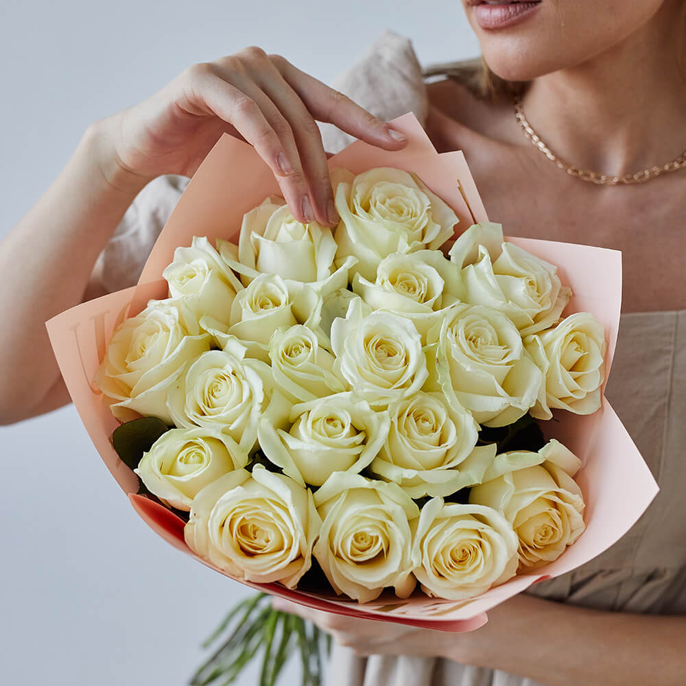 Букет белых роз - 15 шт.