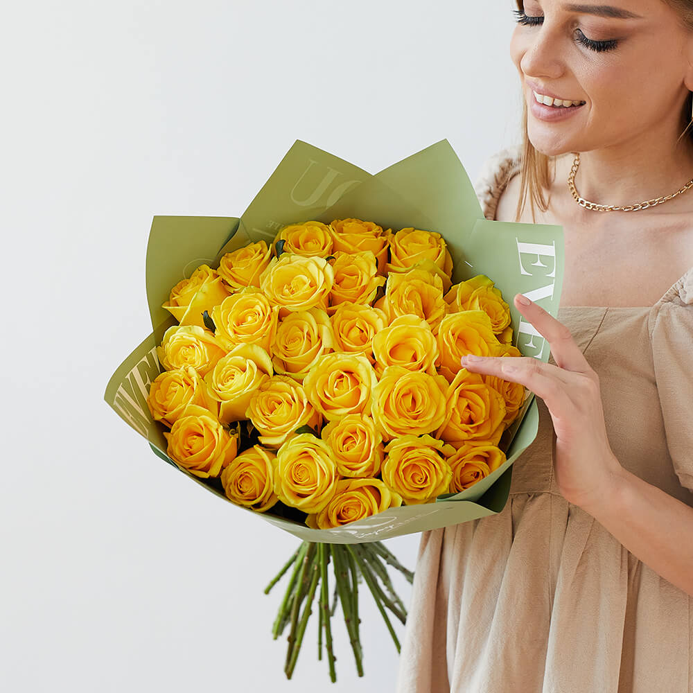 Желтые розы в букете от 9 шт.