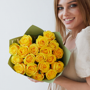 Желтые розы в букете - 15 шт.