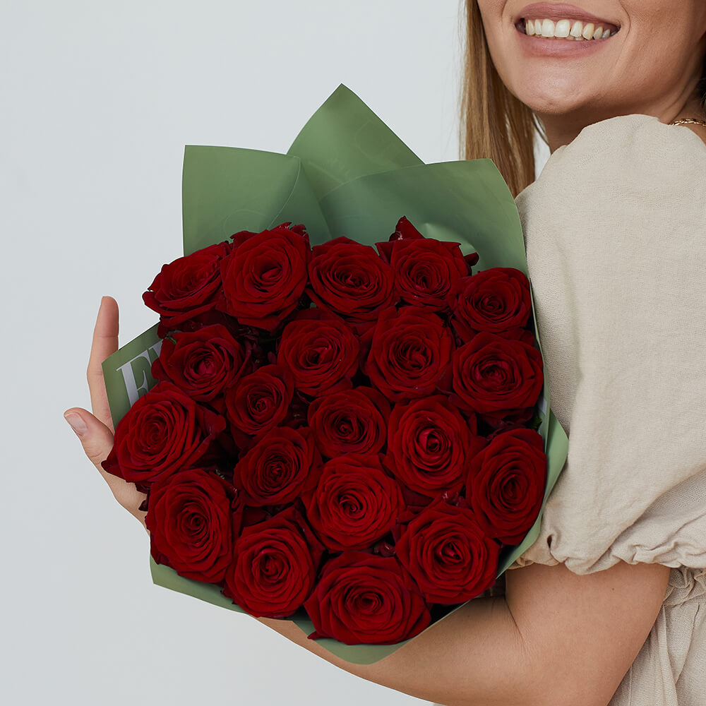 15 красных роз в букете 
