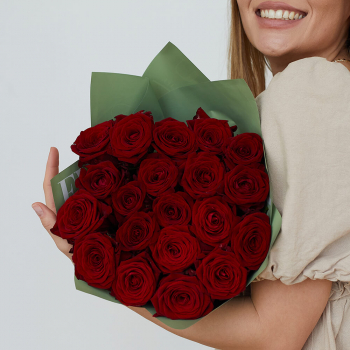 15 красных роз в букете 