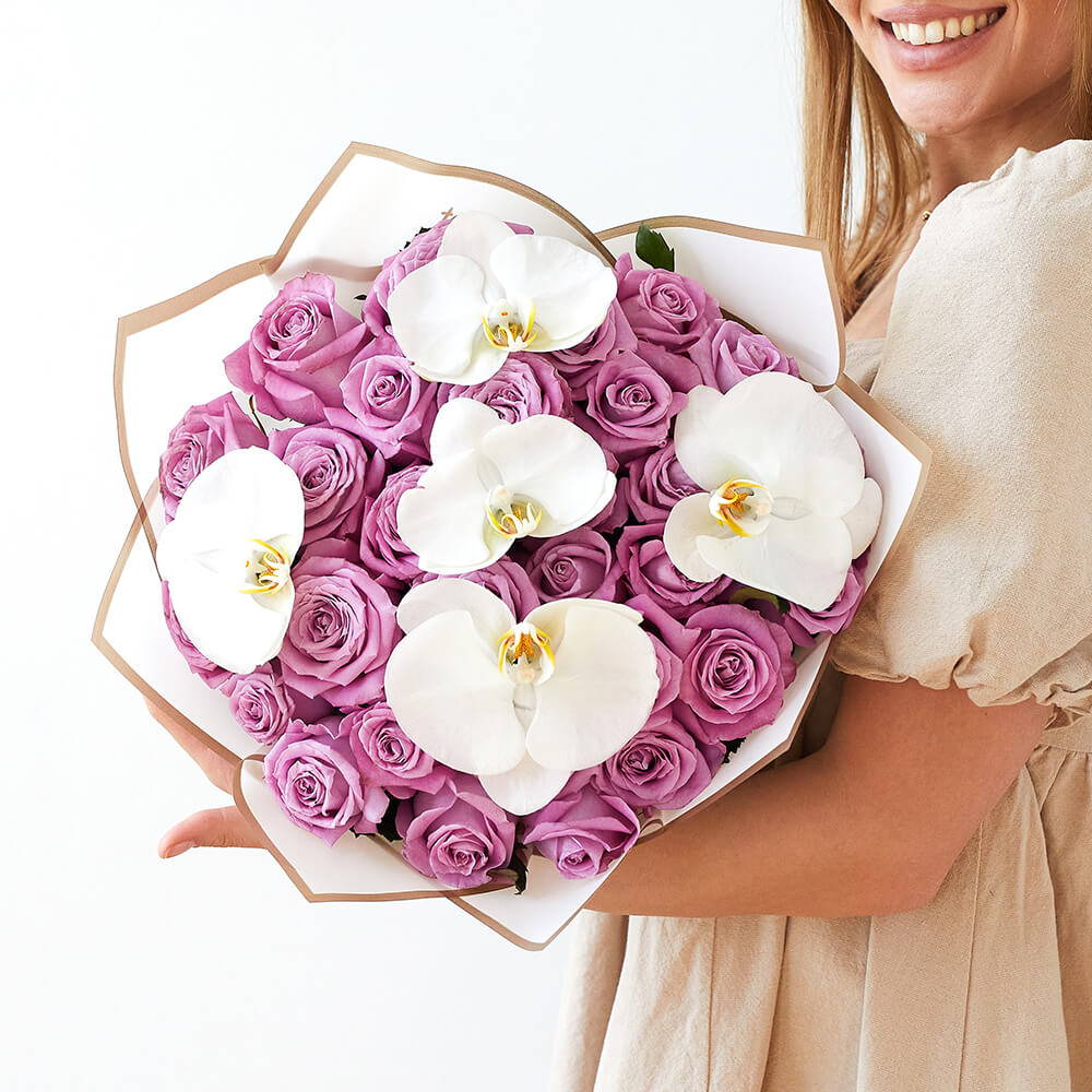 Фиолетовые розы с орхидеями - 33 шт.