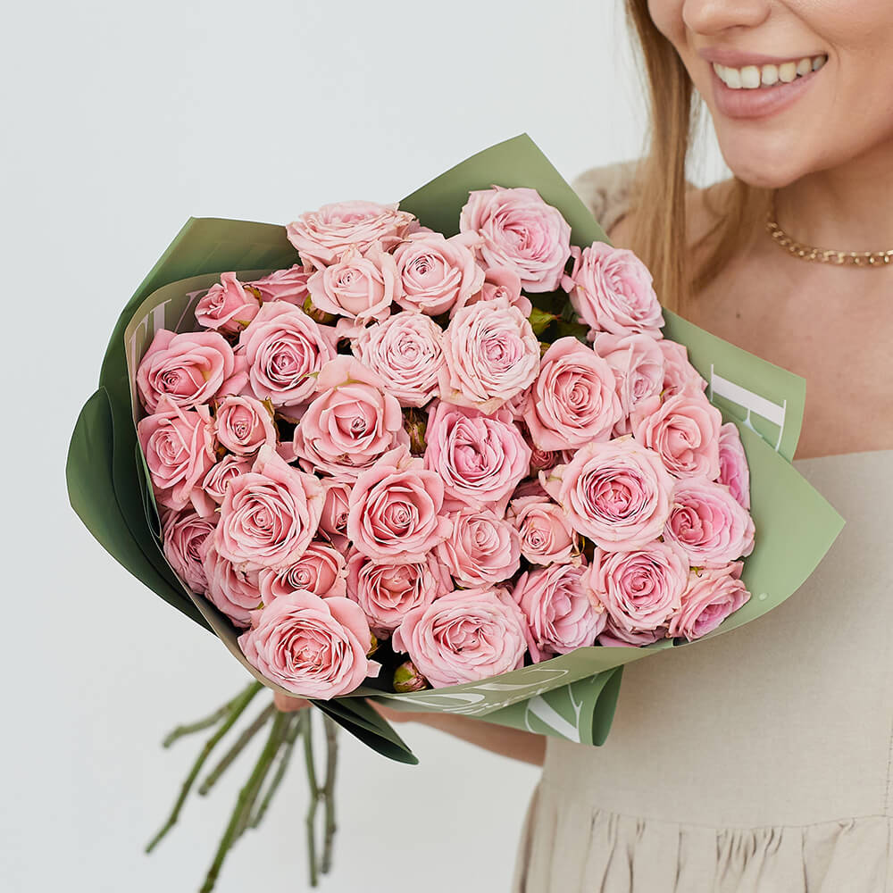 Розовые кустовые розы в букете - 9 шт.