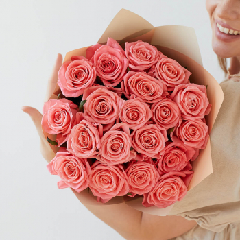 Розовые розы в букете - 19 шт.