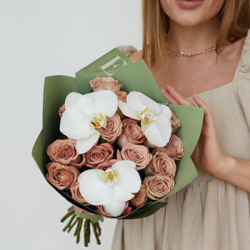 Кофейные розы с орхидеями - 19 шт. Кофейные розы с орхидеями - 19 шт.