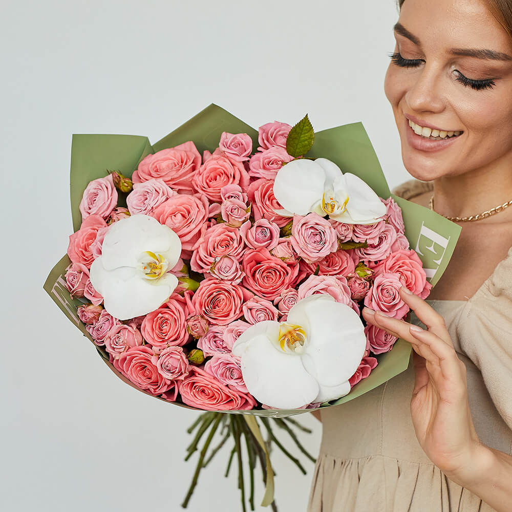Розовые розы с орхидеями - 21 шт.