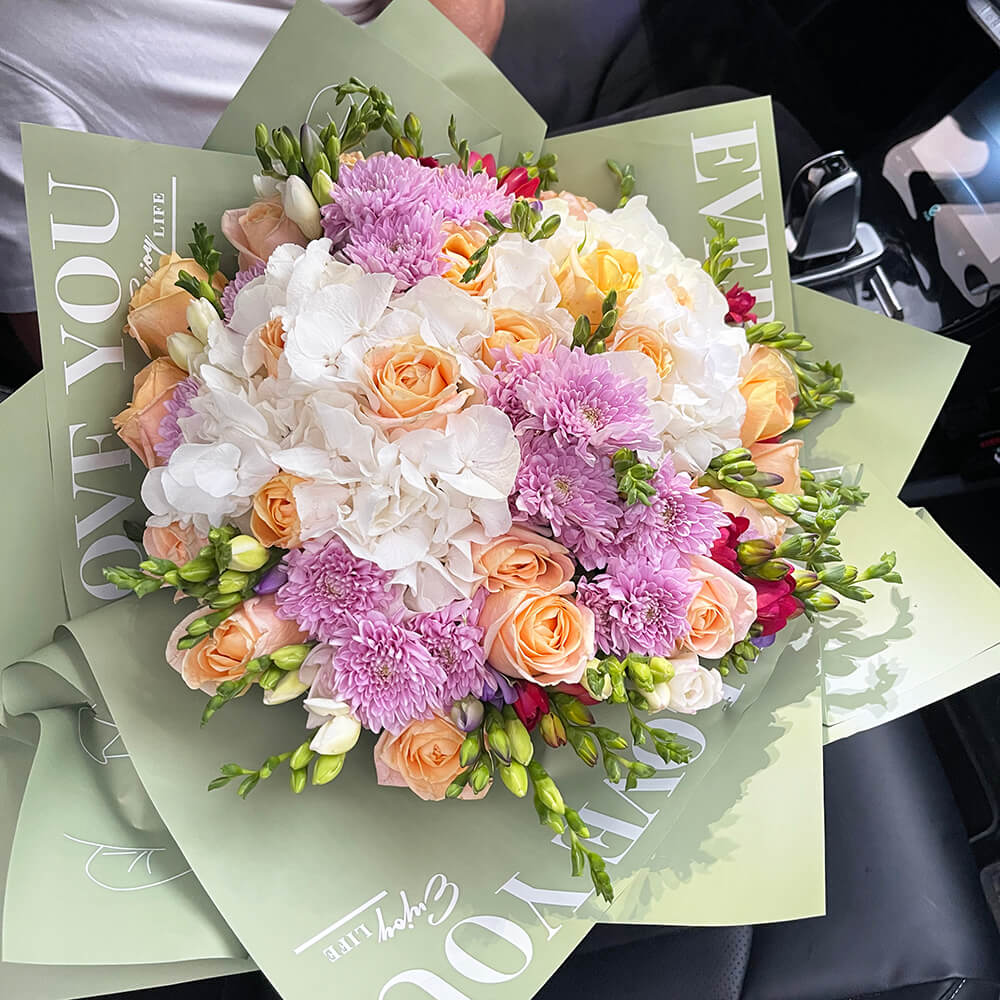 Яркий микс в букете - 51 шт.