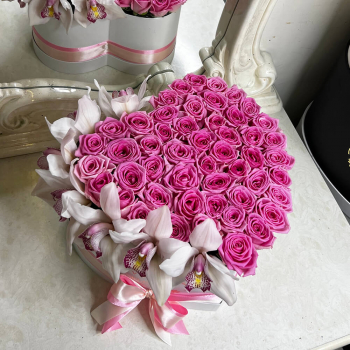 Розовые розы с орхидеями - 51 шт.
