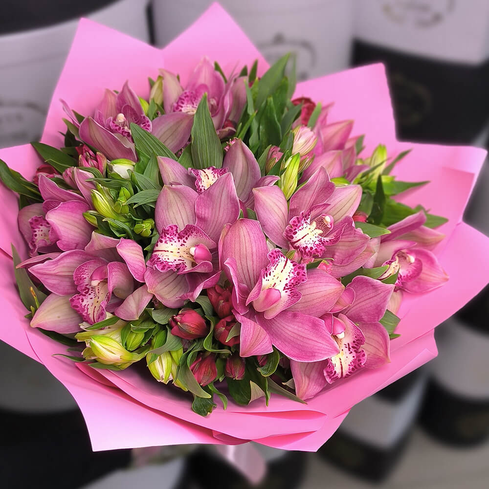 Альстромерии с орхидеями в букете - 41 шт.