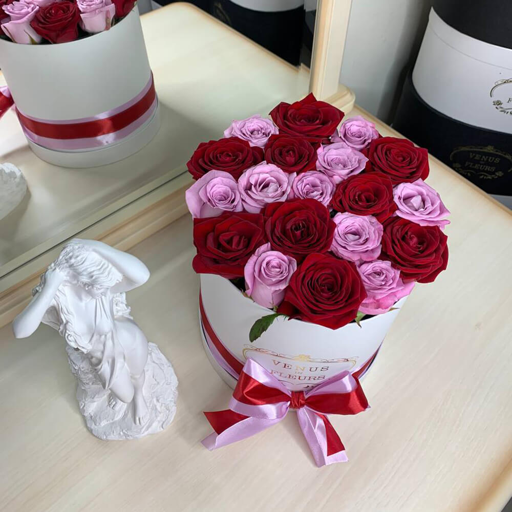 Красно-фиолетовые розы от 19 шт.