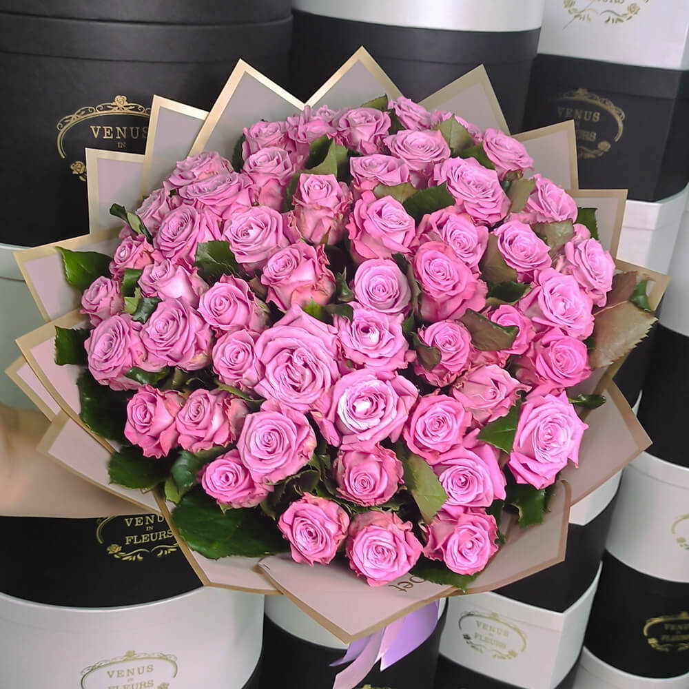 Букет фиолетовых роз - 65 шт.