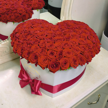 Сердце из красных роз - 101 шт.