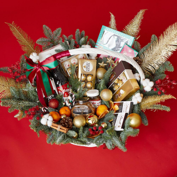 Новогодняя корзина с шоколадом - 51 шт.