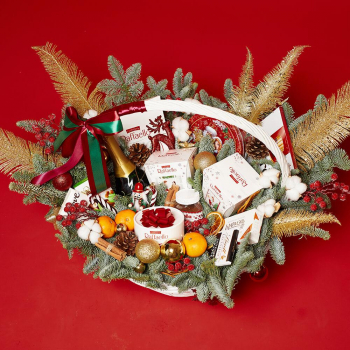 Новогодняя корзина для любимой - 37 шт.