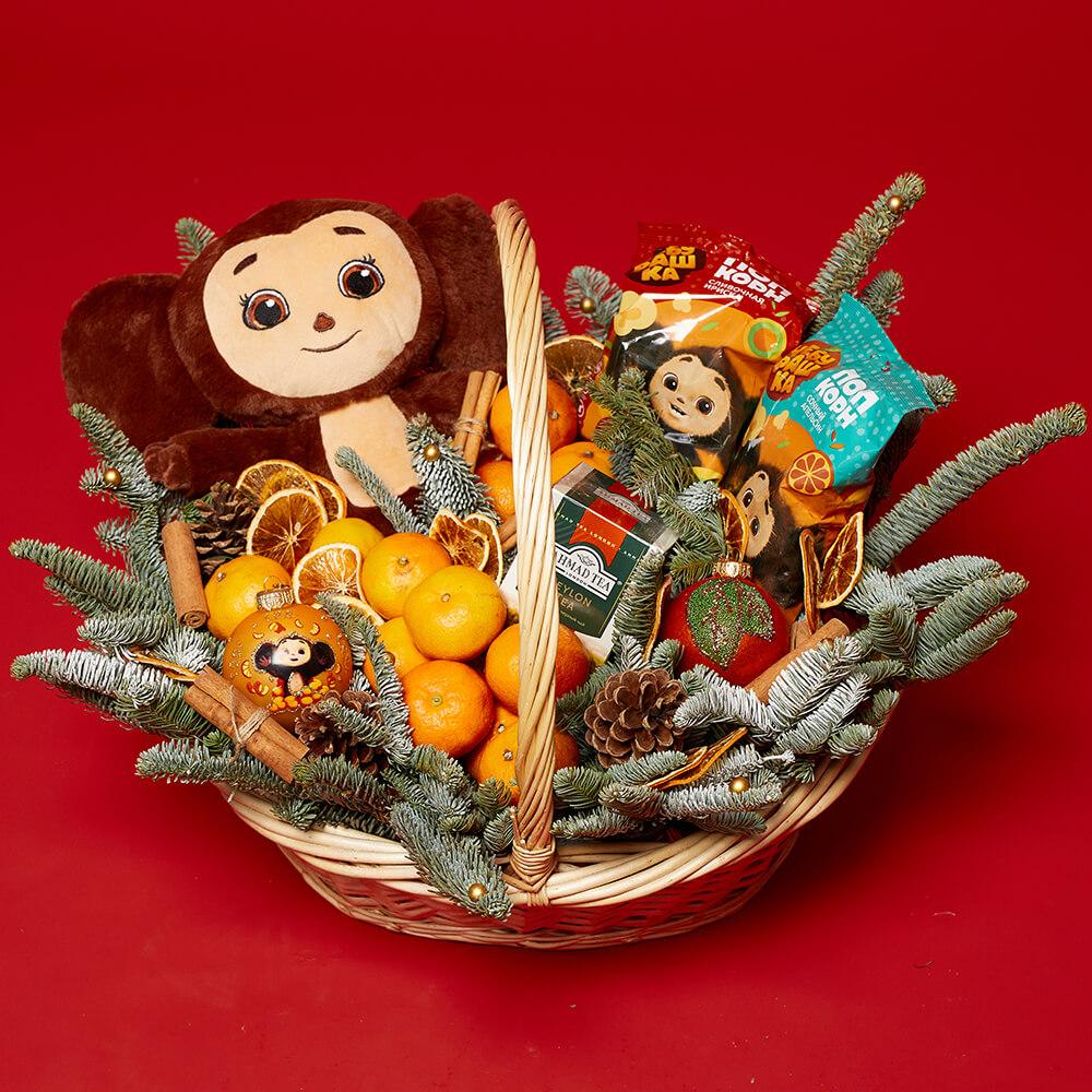 Большая новогодняя корзина с Чебурашкой - 41 шт.