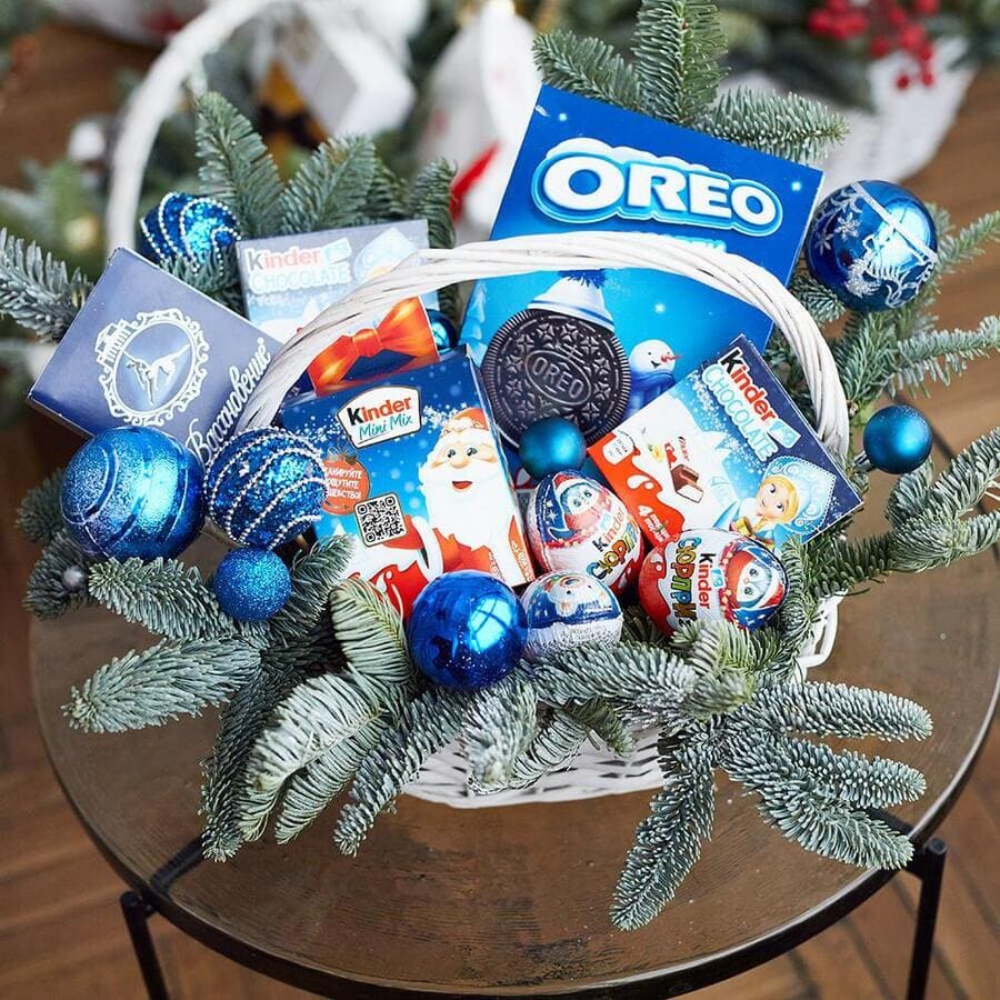 Новогодняя корзина Oreo - 15 шт.