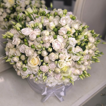 Пионовидные розы с эустомой - 51 шт. Пионовидные розы с эустомой - 51 шт.