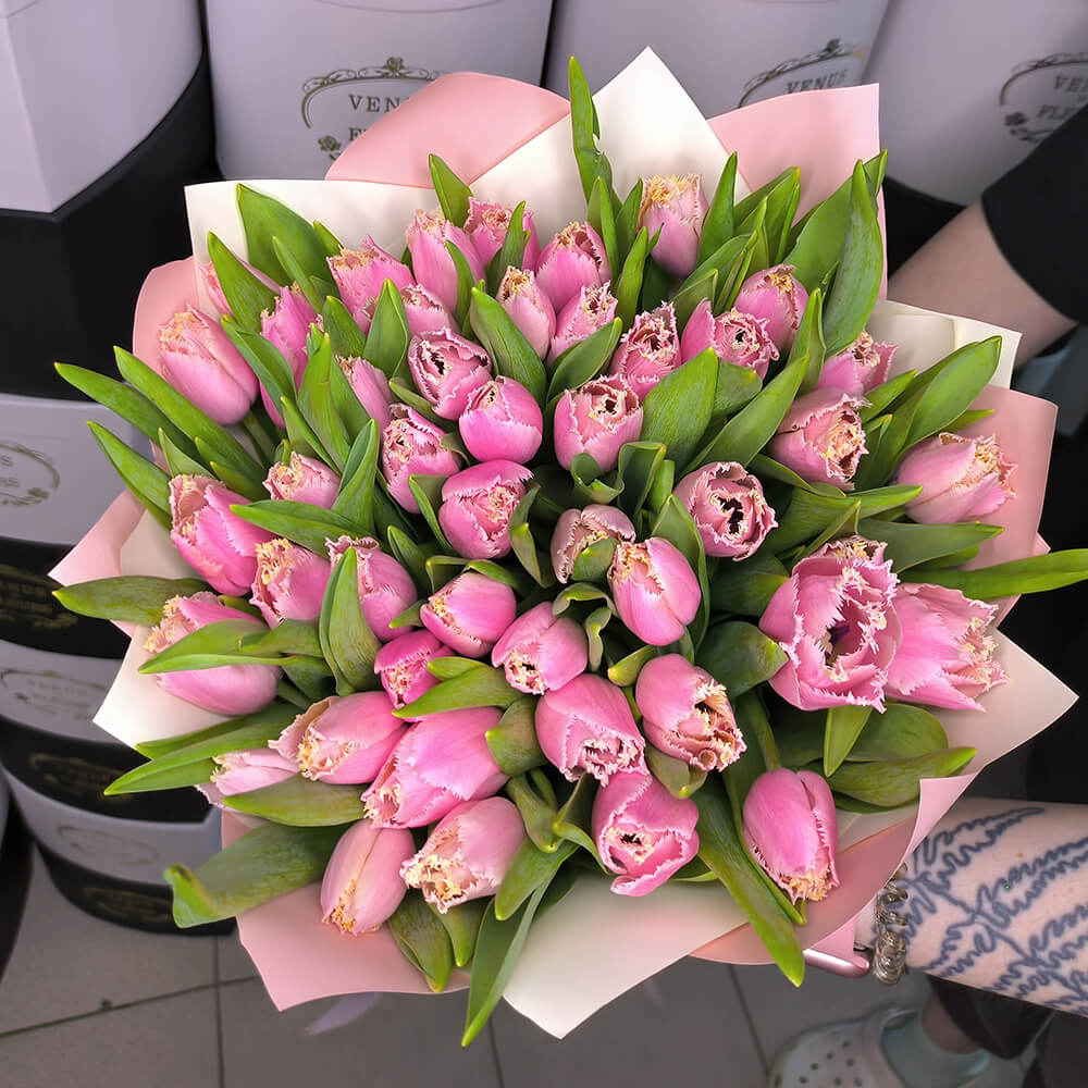 51 махровый розовый тюльпан в букете