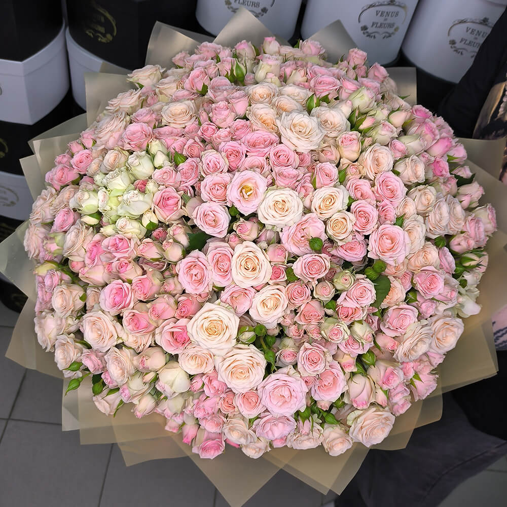 Розовый микс из кустовых роз - 81 шт.