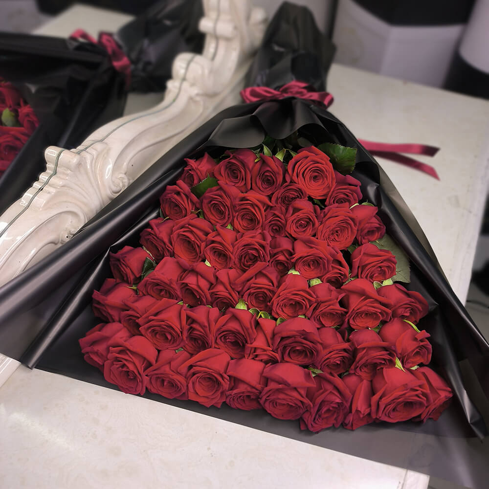 Букет красных роз "Каскад" - 41 шт.