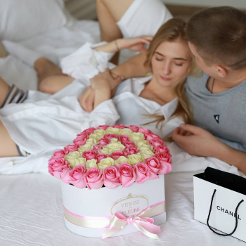 Нежный букет из роз в сердце от 51 шт.