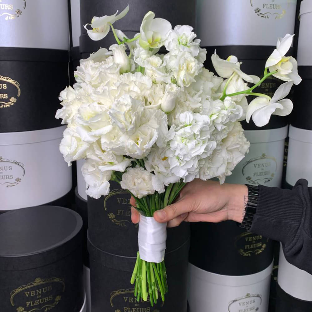 Свадебный букет с эустомой и маттиолой - 25 шт.