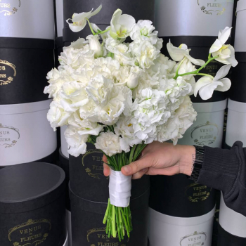 Свадебный букет с эустомой и маттиолой - 25 шт.