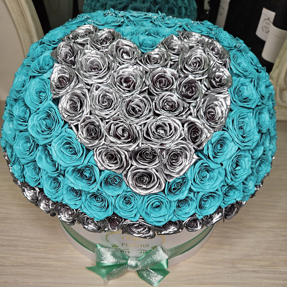 Бирюзовые розы с сердцем - 201 шт.