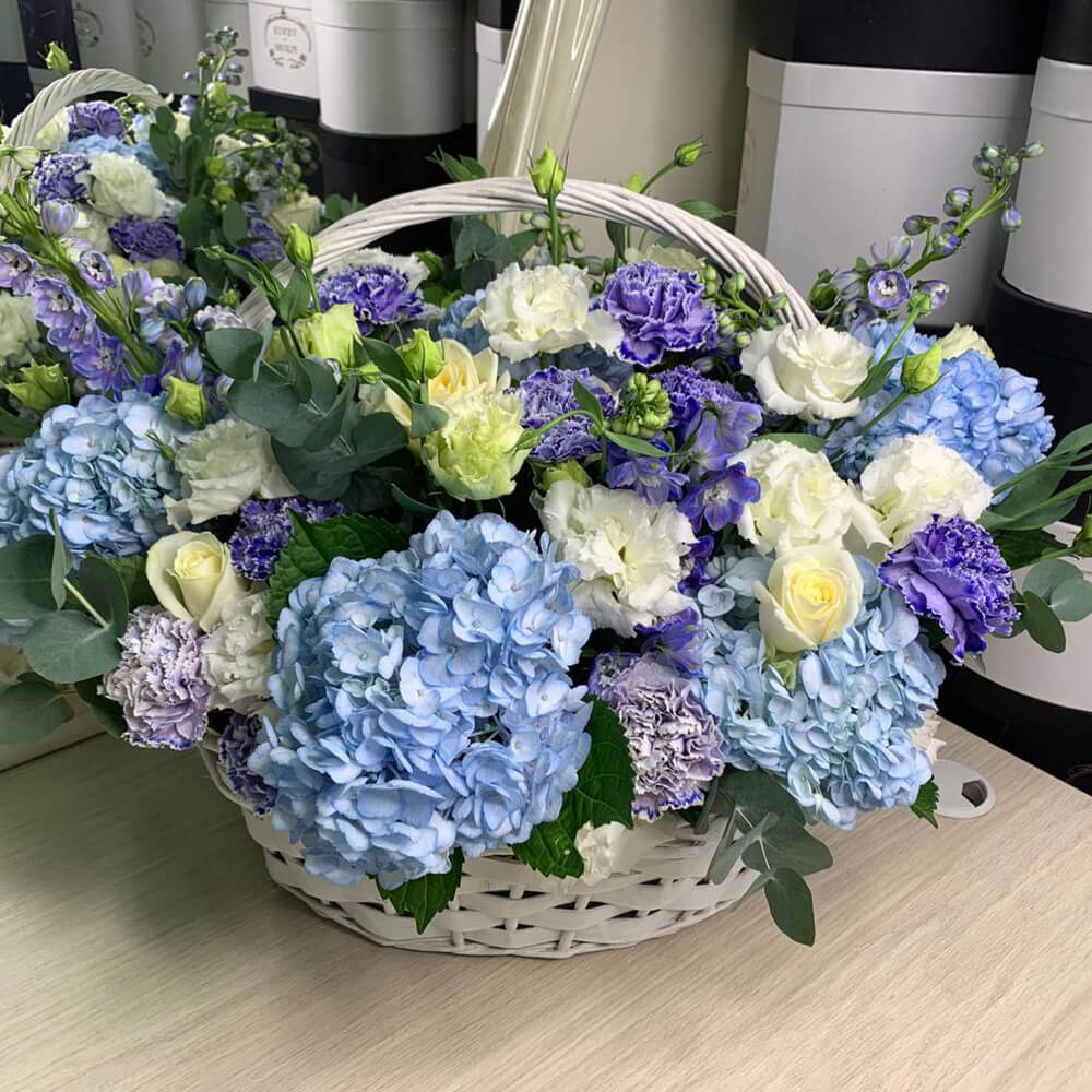 Корзина "Небесные краски" - 57 шт.