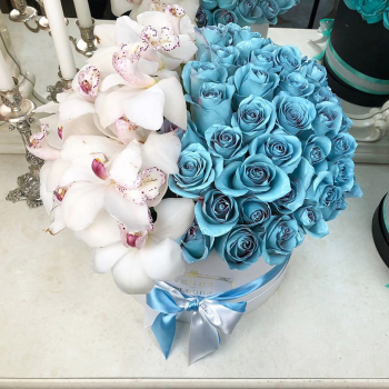 Голубые розы с орхидеей - 75 шт.