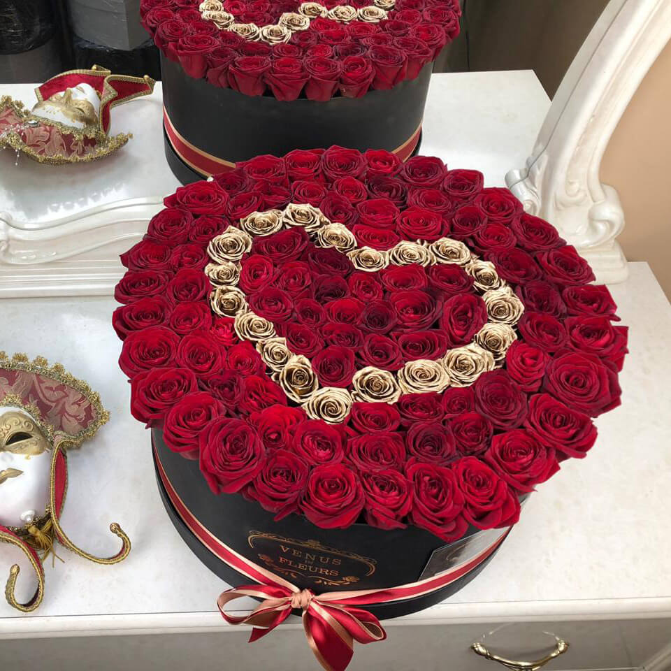 Красные розы с сердцем от 41 шт.