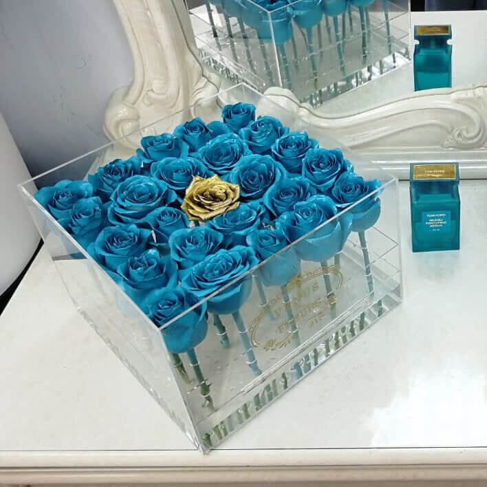 Голубые розы в кубе - 25 шт.