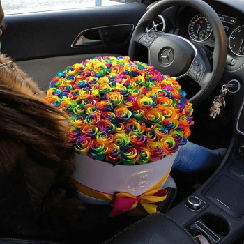 Радужные розы в коробке от 9 шт. Радужные розы в коробке от 9 шт.