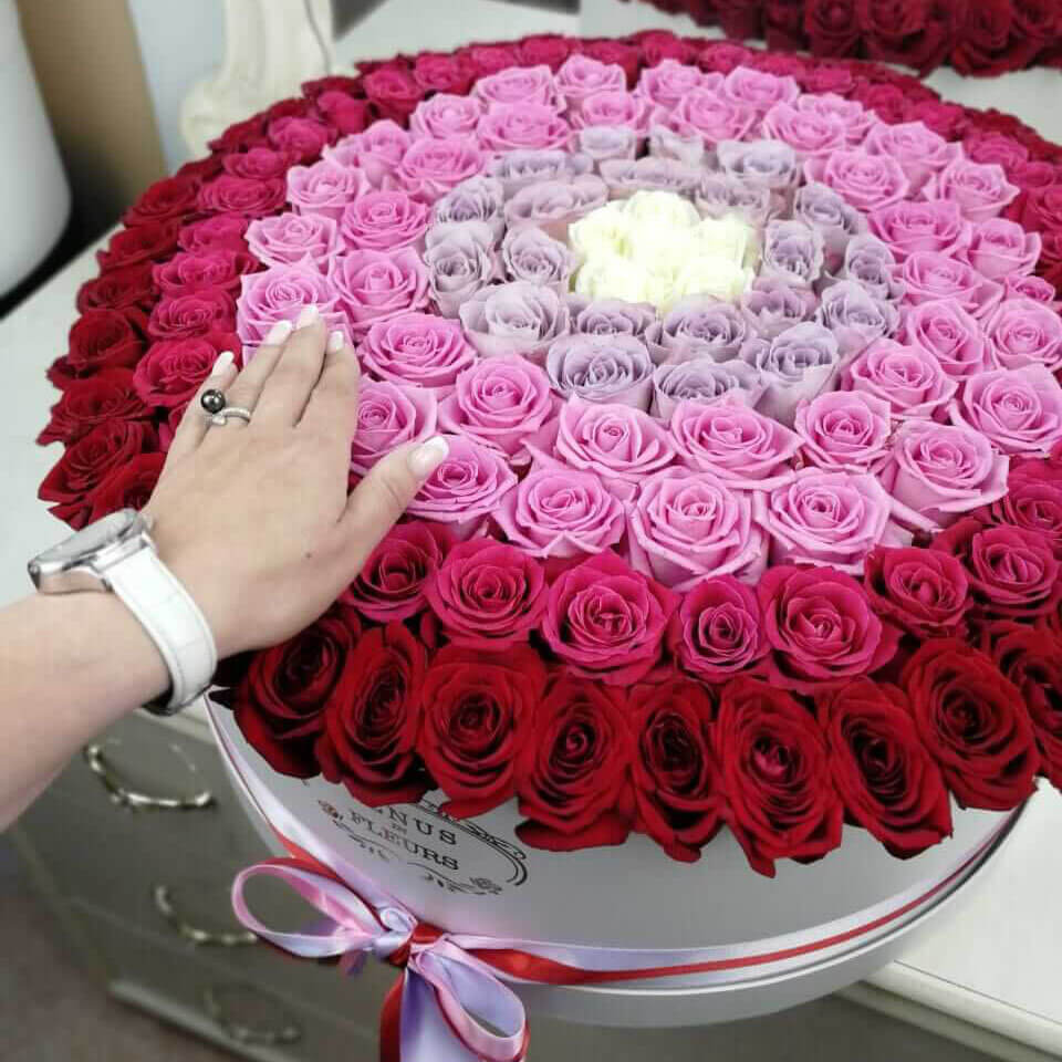 Радуга из роз от 81 шт.