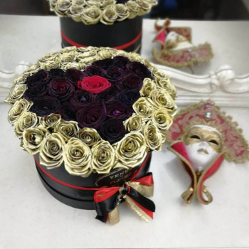 Золотые розы с сердцем от 51 шт.